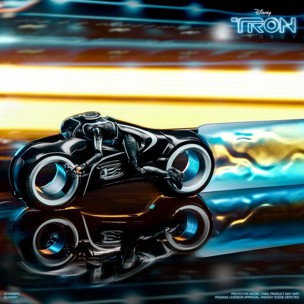 Tron: Legacy Light Cycle Power Pack with 6" Sam Flynn