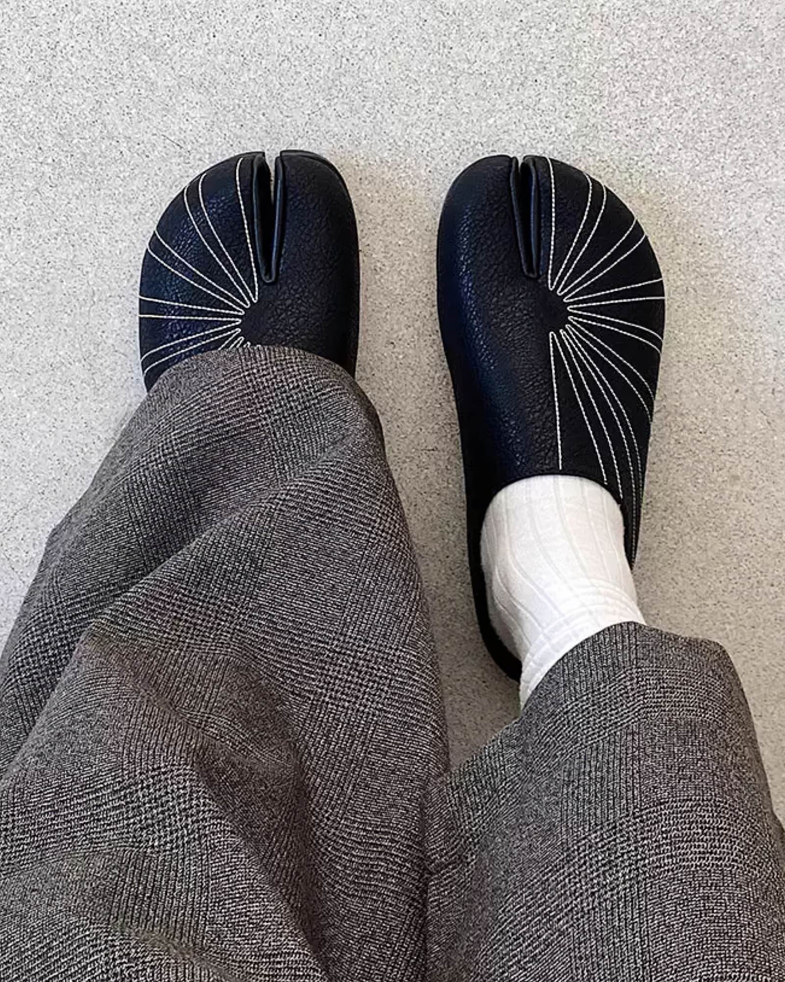 Sun Embroidered Tabi Mule Flats