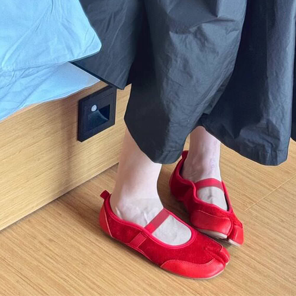 Icon Behavior Split Toe Tabi Flats