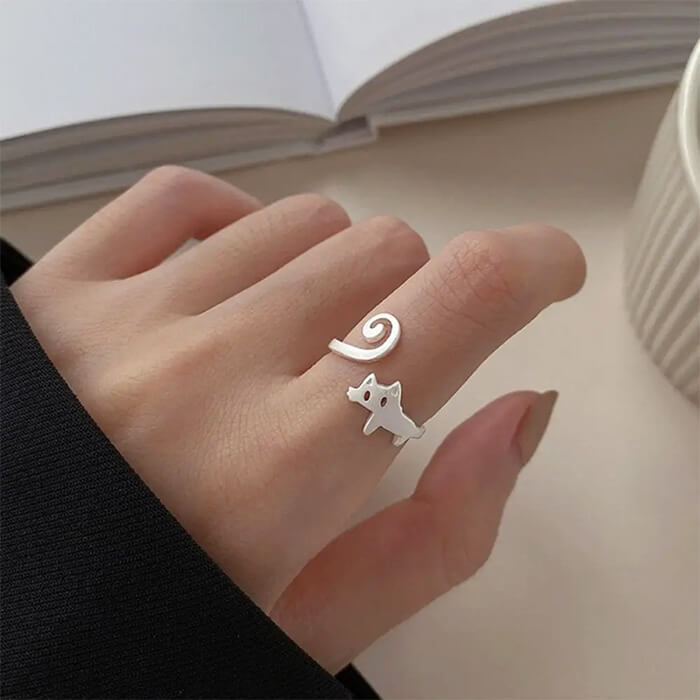 Cat with Long Tail Ring