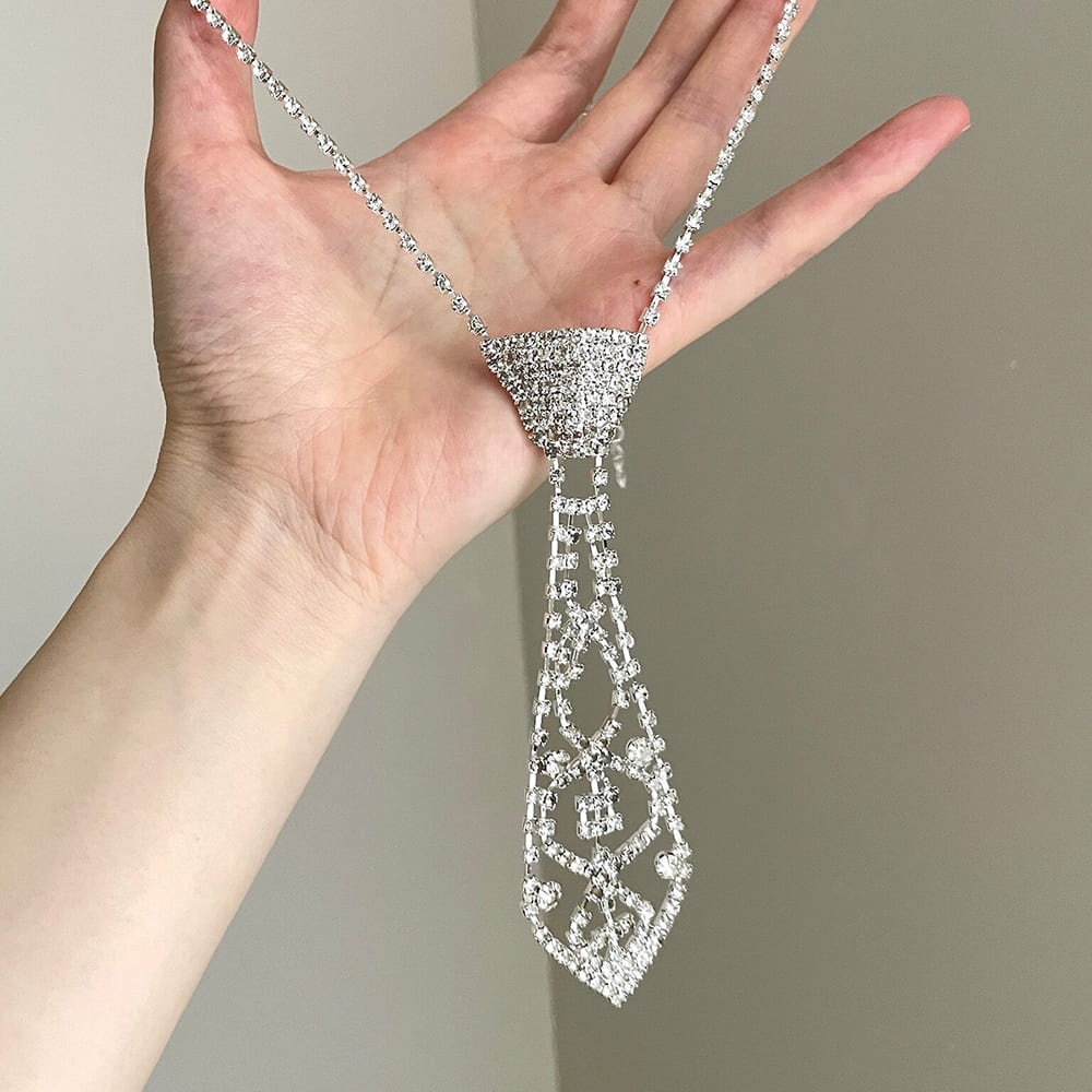 Rhinestone Tie Shaped Necklace